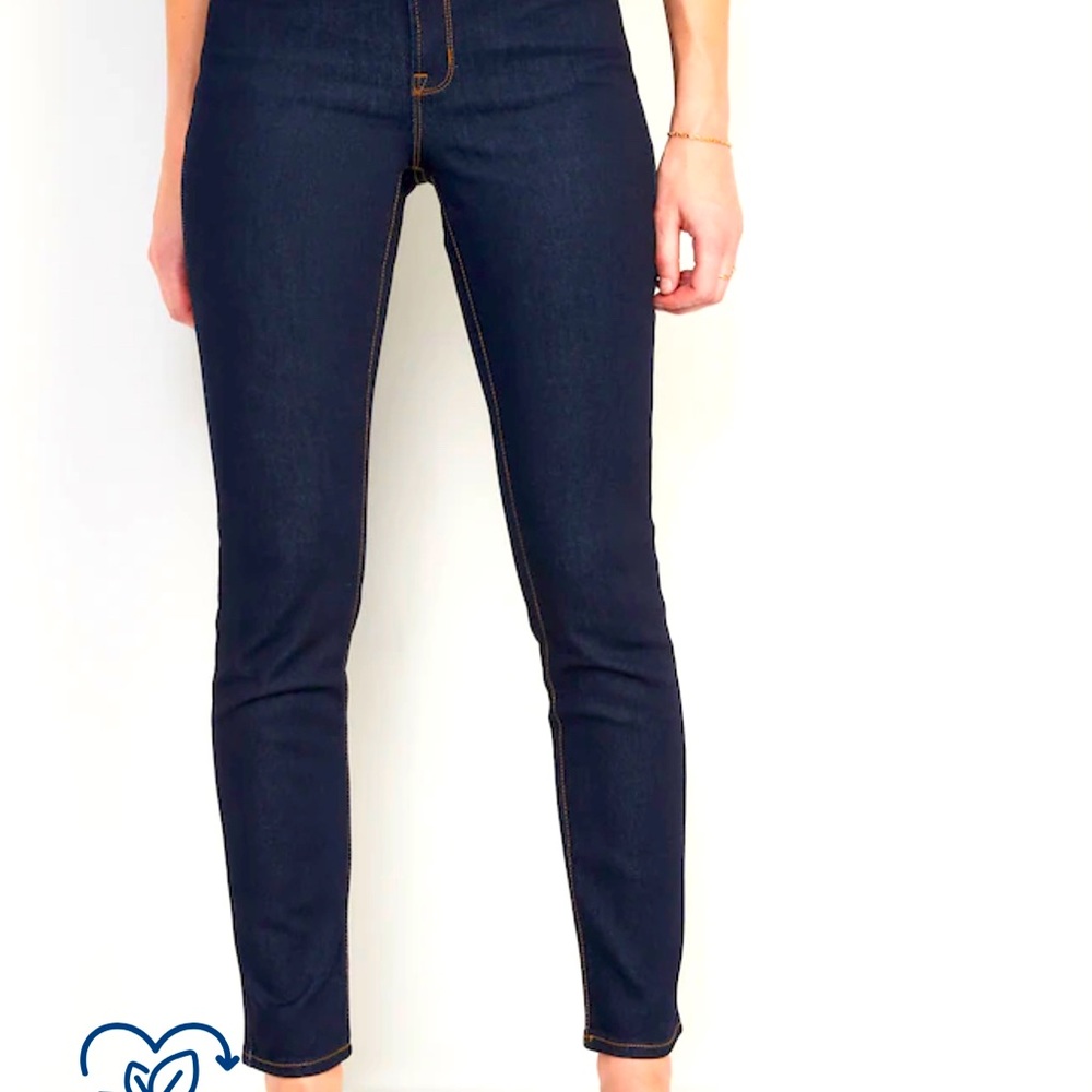 Old Navy plus size mid rise power slim straight jeans. NWT